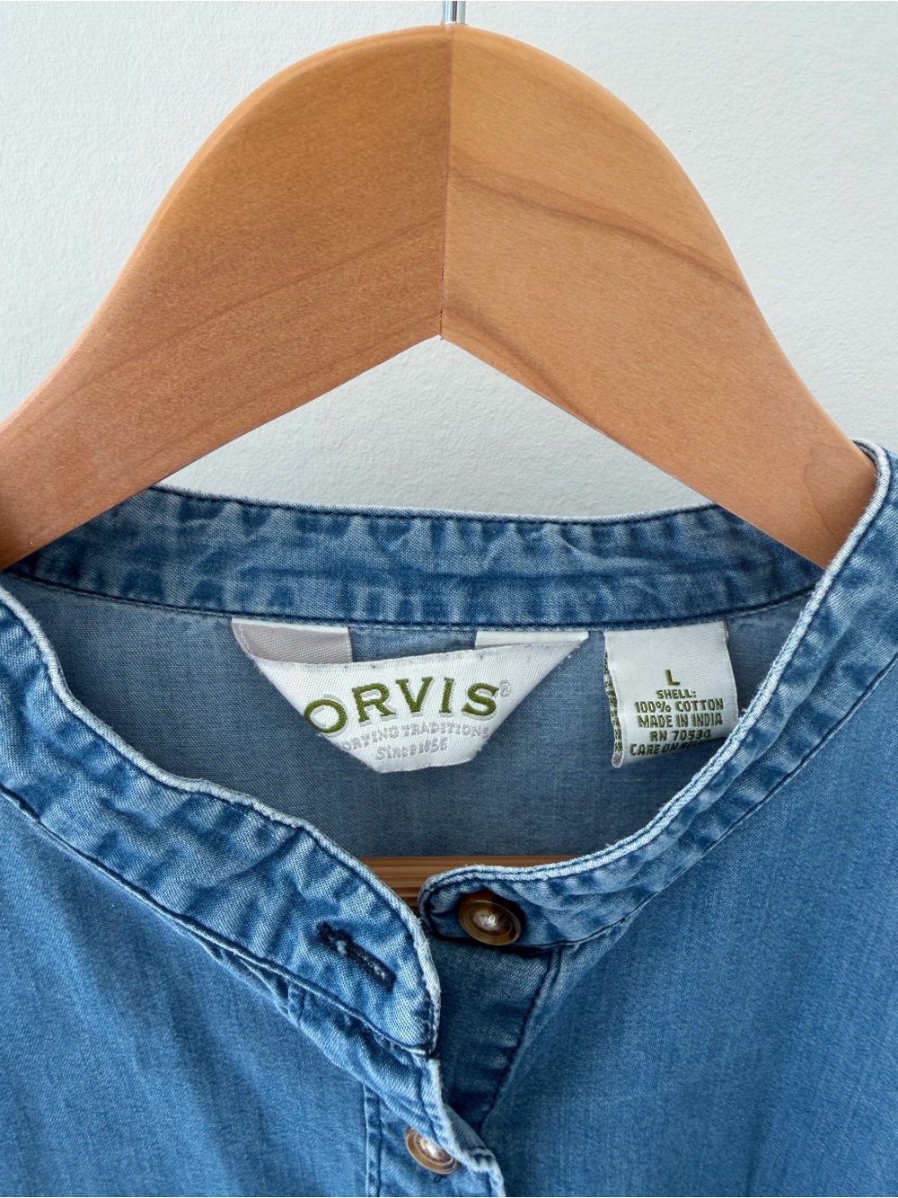 Vintage Orvis Blue Chambray Shirt Cotton Roll Tab Sleeve Women’s Medium - Picture 2 of 4